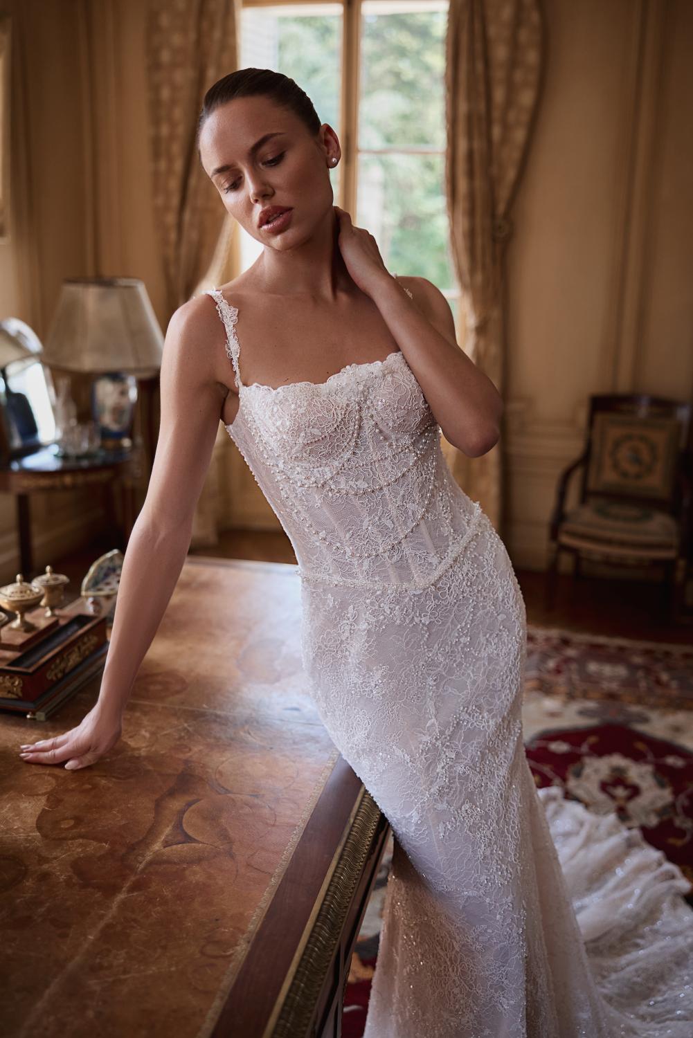 Nadčasový minimalizmus, čistota línií a luxus ukrytý v detailoch. Svadobné šaty, svadobný salón, svadobný salón Bratislava, Svadobné trendy