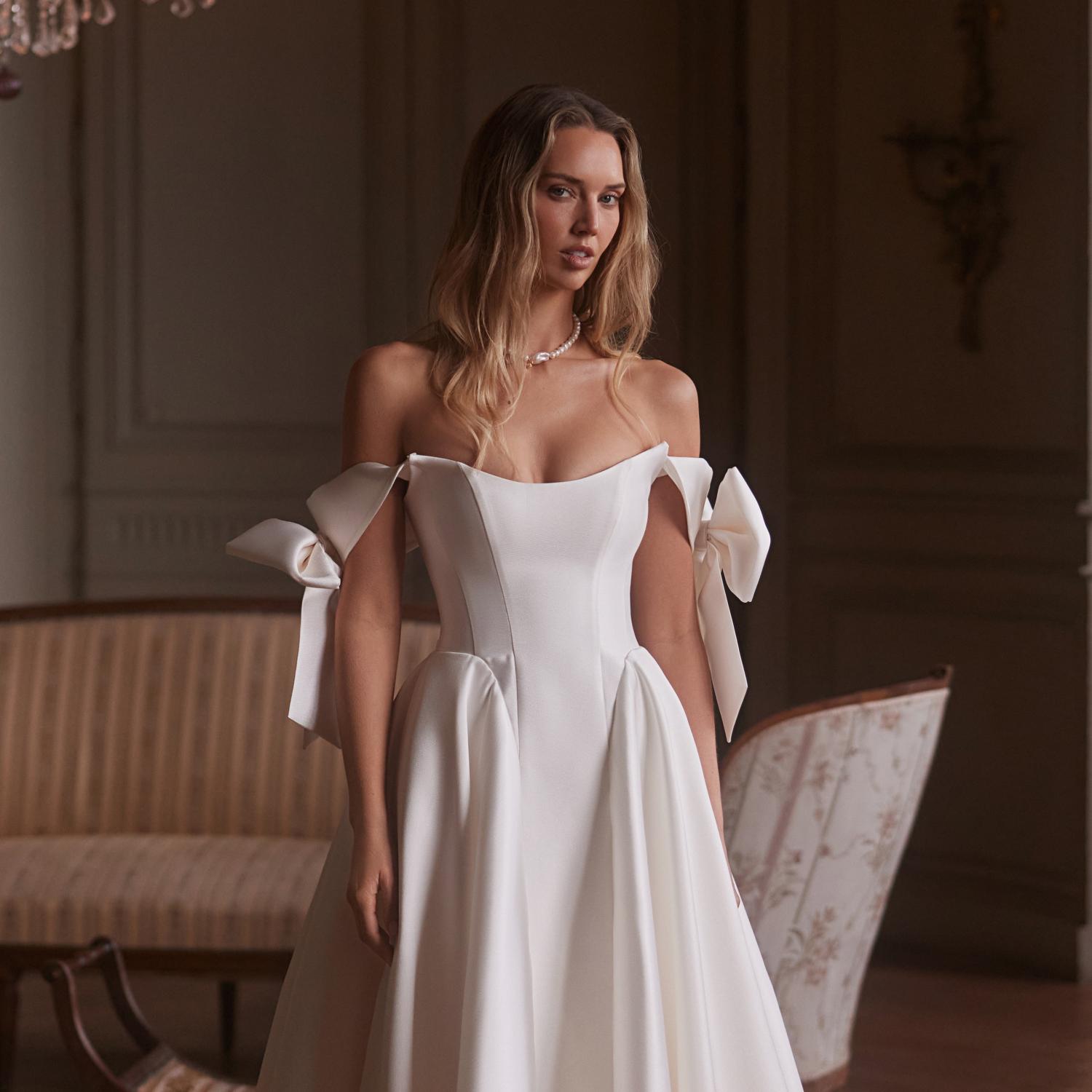 Nadčasový minimalizmus, čistota línií a luxus ukrytý v detailoch. Svadobné šaty, svadobný salón, svadobný salón Bratislava, Svadobné trendy